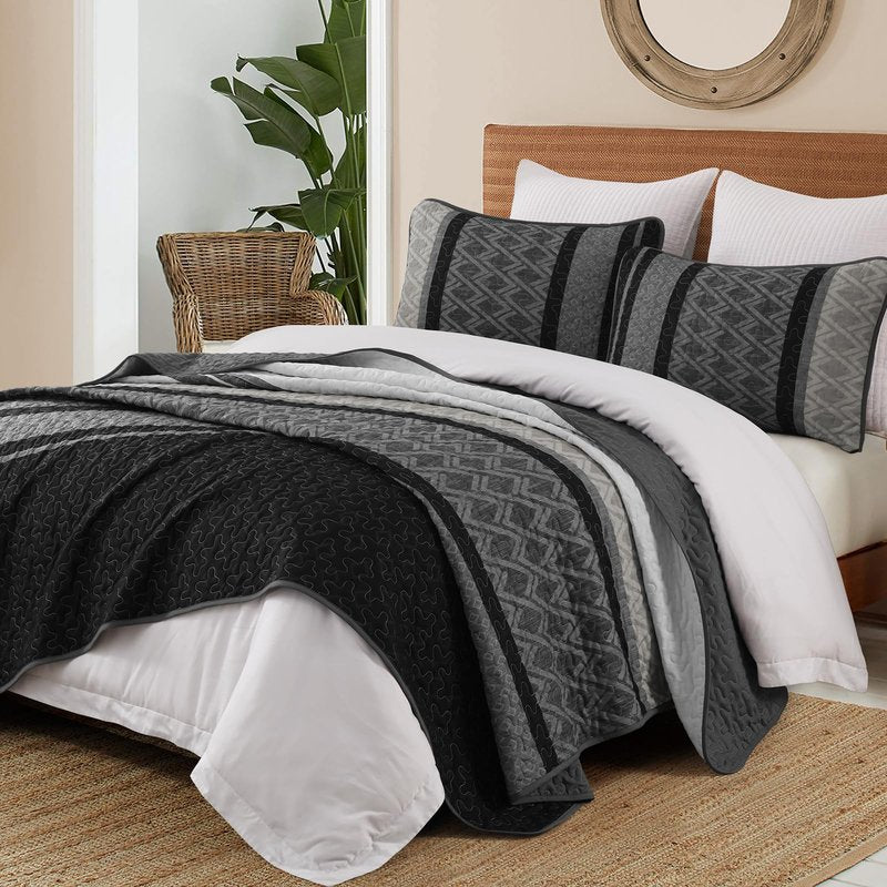 Dinjoy King Size Quilt Set Boho, Soft 3 Pieces Striped Fall Bedspreads Dark Grey Quilts Bedding Sets Boho Lightweight Quilted Coverlets Set Black for Men Bed 110"x90"