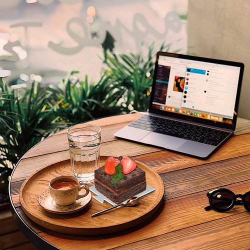 200 Pcs Mini Cake Boards, Silver Mousse Mini Cake Bases Cake Paper Board Plates Cupcake Dessert Displays Tray Cardboard Dessert Board Pastry Base - Grease Proof (Square Cake Boards)