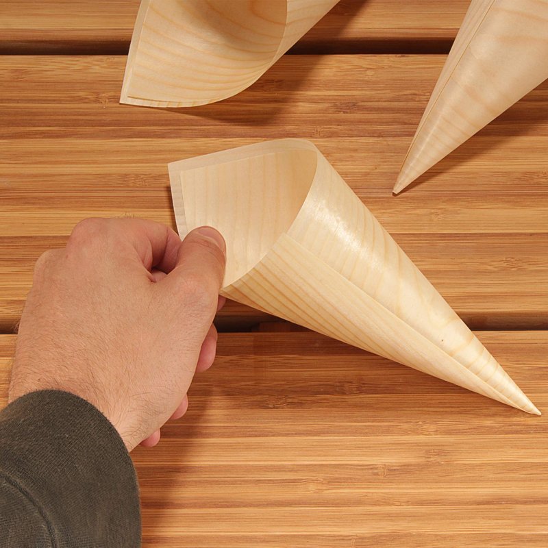 BambooMN - Disposable Food and Appetizer Wood Cones - 7.9" x 3" - 100 Pieces