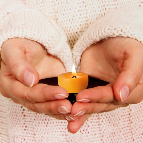 Serenibee 100% Pure Beeswax Tea Lights Candles Bulk Refills (30) in Reusable Cotton Bag Eco Friendly Gift Set Fragrance Free and Non Toxic Bee Product