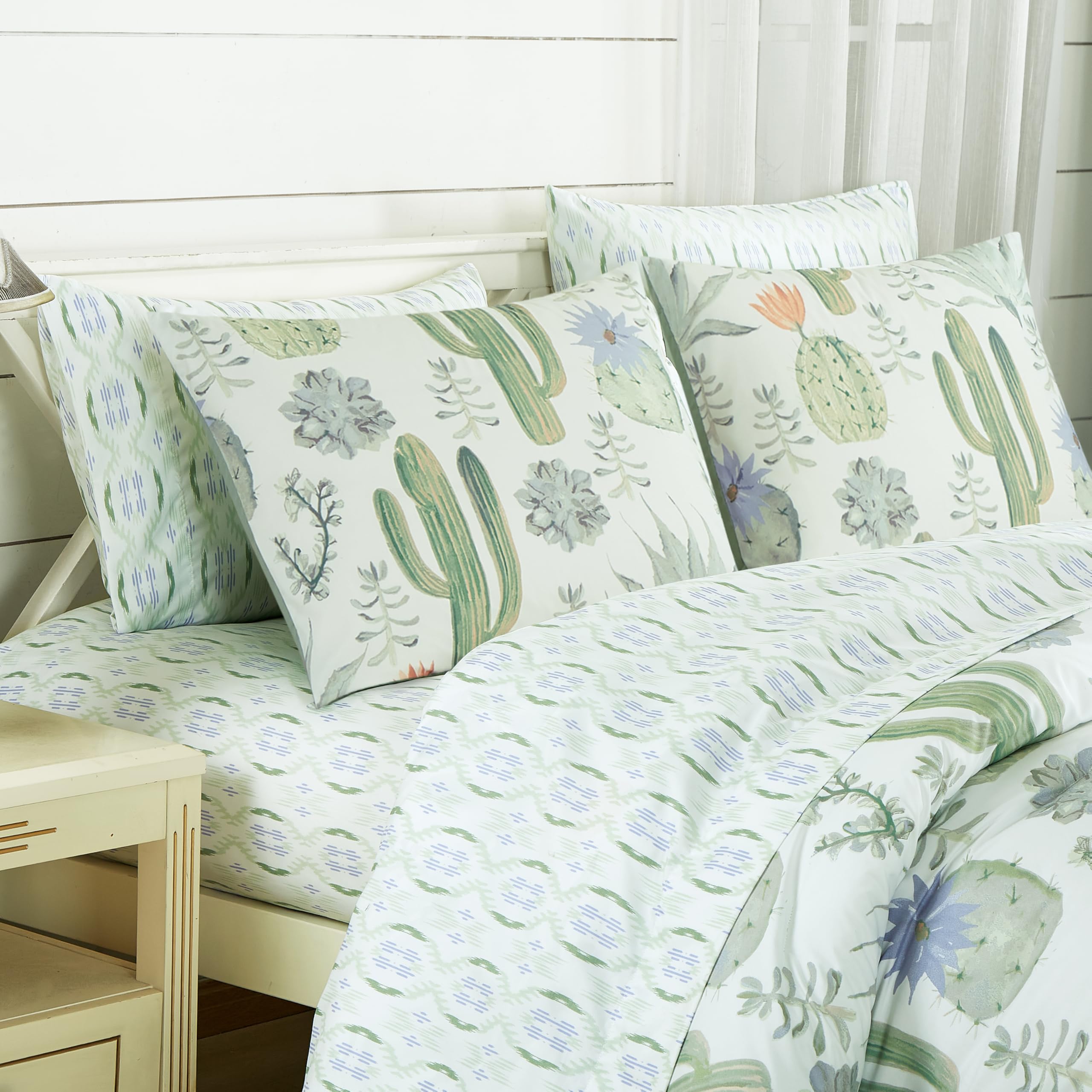 Chezmoi Collection Gregory 7-Piece Serene Lodge Bed in a Bag Queen Comforter Set - Green Blue Cactus Succulent Plant Printed Microfiber Bedding Set