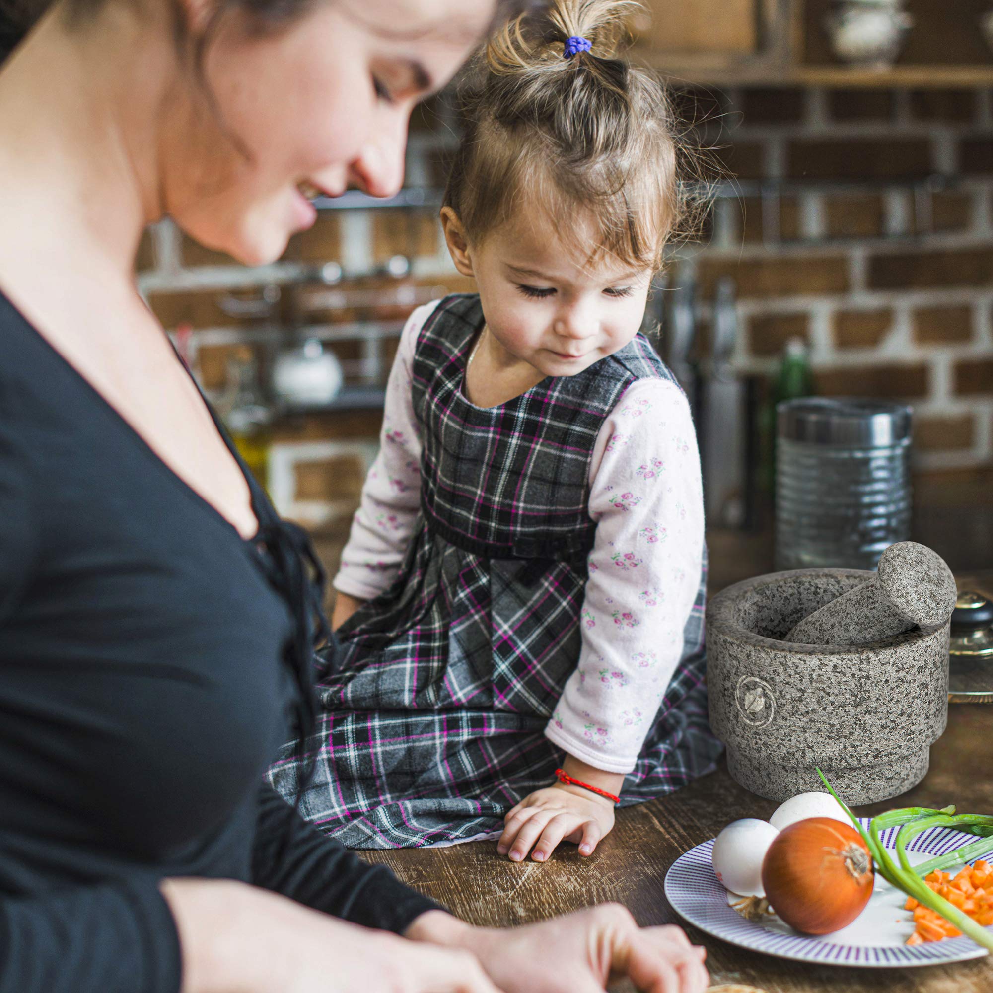 Laevo Mortar and Pestle Set (Large) - Stone Spice Grinder - Grinding Bowl and Pestle - Reversible Molcajete Mexicano - Large Mortar and Pestles Set for Guacamole, Spices - 2.1 Cup, Gray Granite