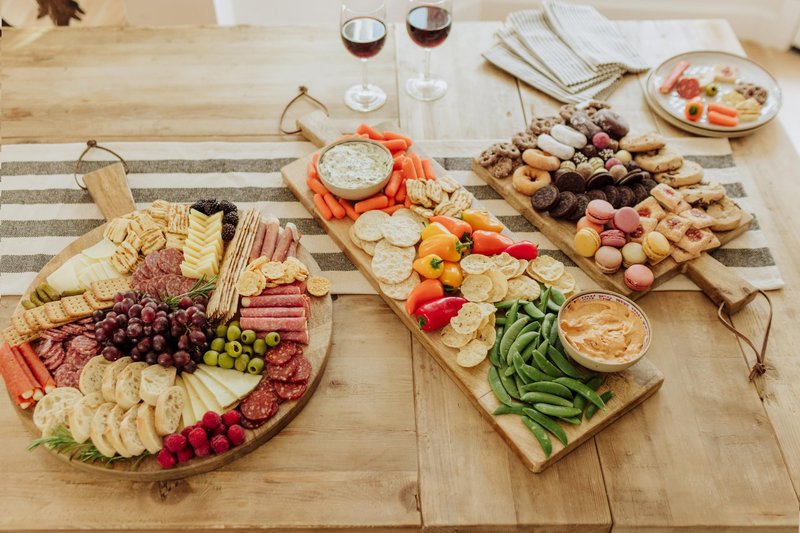 TOSCANA - a Picnic Time brand - Ravi Rectangle Charcuterie Board, Wood Serving Platter, Cheese Board, (Mango Wood)