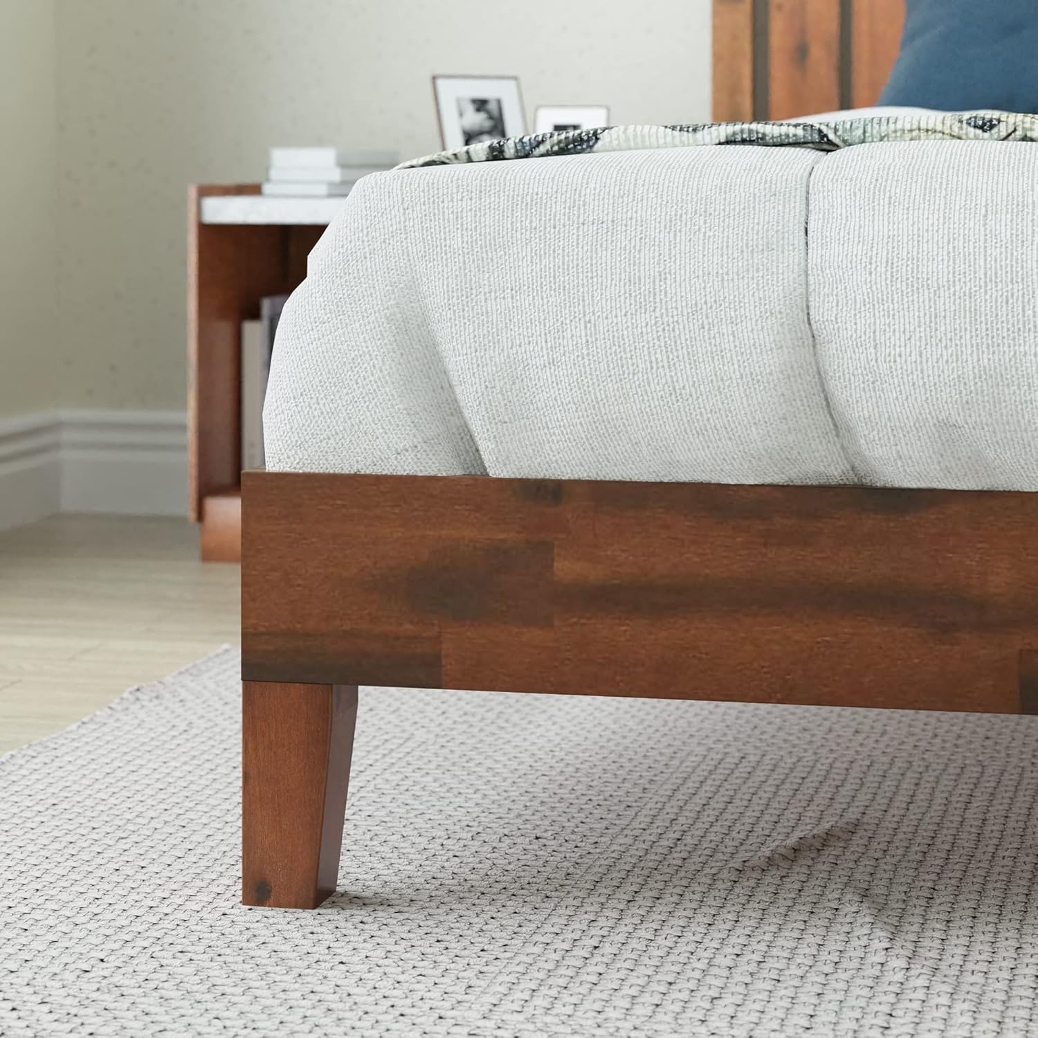 ZINUS Vivek Deluxe Queen Wood Platform Bed Frame - Headboard, Slat Support, Easy Assembly