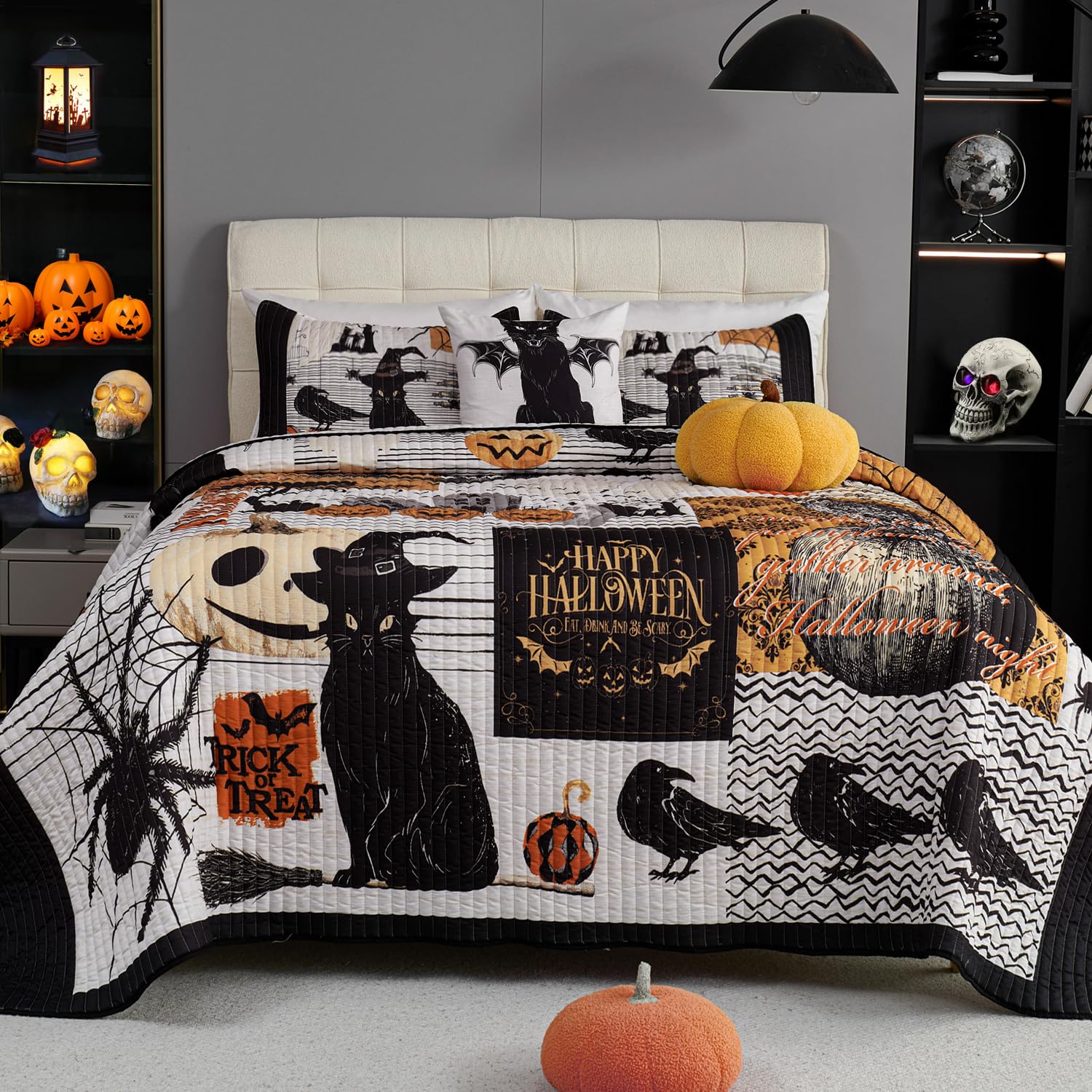 EVENHUG Halloween Theme King Size Quilt Bedding Set with 3 Pillow Shams Lightweight Soft Bedspread Coverlet Halloween Holiday Bed Cover for Bedroom Home Decoration (4 Pieces)