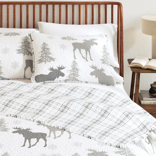 Great Bay Home Lodge Quilt Set - 3-Piece Full/Queen Size Rustic Bedding Set - Lightweight, All-Season, Reversible Bedspread (Moose - Grey)