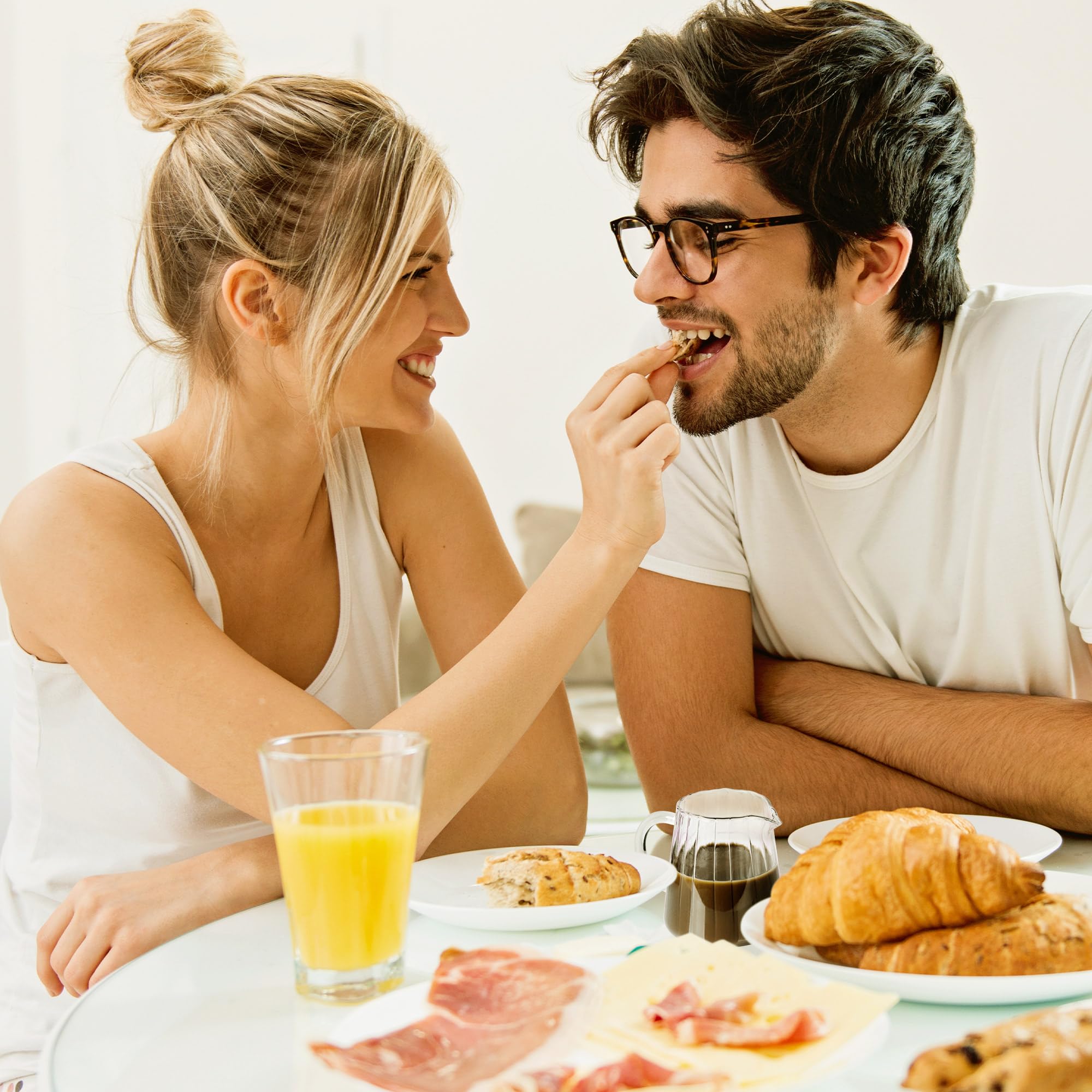 Loscarol 2 Pcs Creamer Pitcher, Elegant Wave Shaped Glass Milk Pitcher, for Coffee, Tea, Serving Milk Frothing Cup Creamer Jug for Kitchen, 8.5 oz