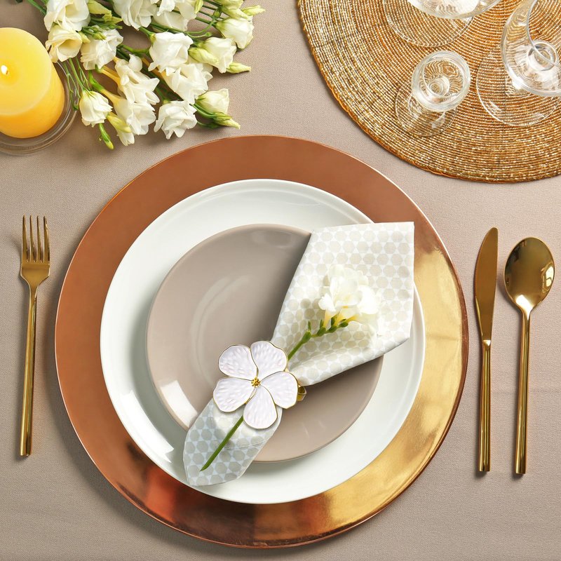 Patelai 24 Pcs White Flower Napkin Rings Bulk Gold Cloth Napkin Holder Set Floral Serviette Buckles Table Decor for Mothers Day Wedding Banquet Birthday Baby Shower Dinner Daily Use