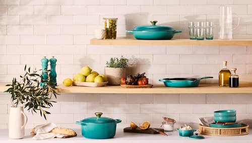 Le Creuset Salt Mill - 8" Riviera Design for Effortless Seasoning and Gourmet Cooking