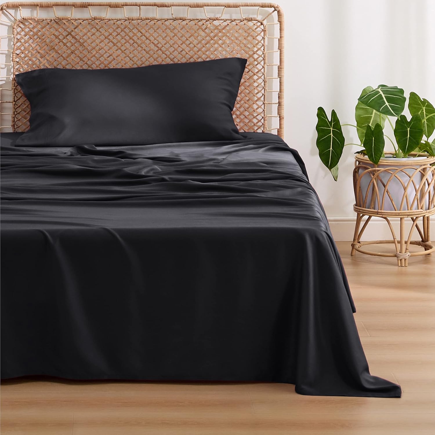 Bedsure Cooling Sheets - Twin XL Bamboo Rayon | Breathable, Soft & Luxurious Black Bedding Set