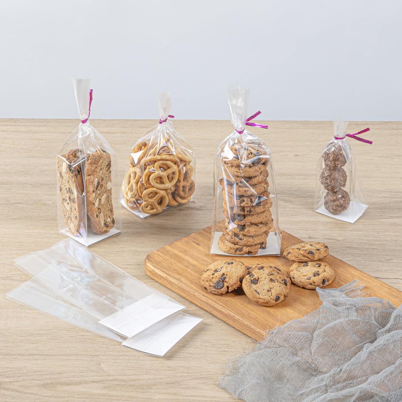 Restaurantware Flat Bottom Heat Seal Sandwich Bags Heat Sealable Food Bags - Gusset Bag with Paper Insert - Clear - 3 x 2 x 8 Inch - 100ct Box - Bag Tek