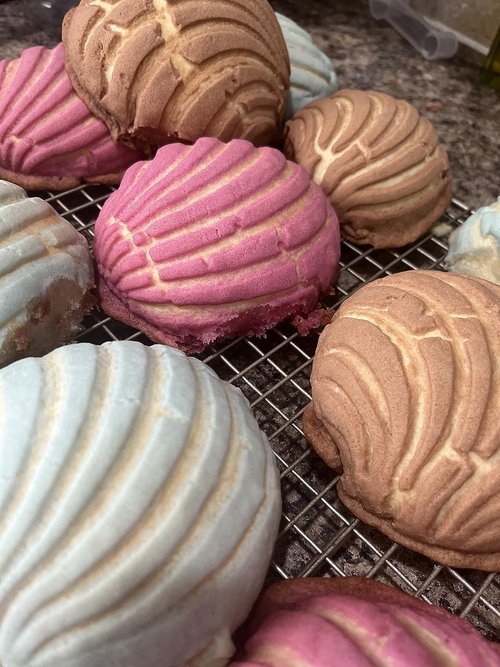 The Original Concha cutter mexican bread mold made of Stainless Steel 4.25 inches - Concha stamp two-sided mold made in Mexico - Concha mold for pan dulce mexicano - Marcador de conchas de pan