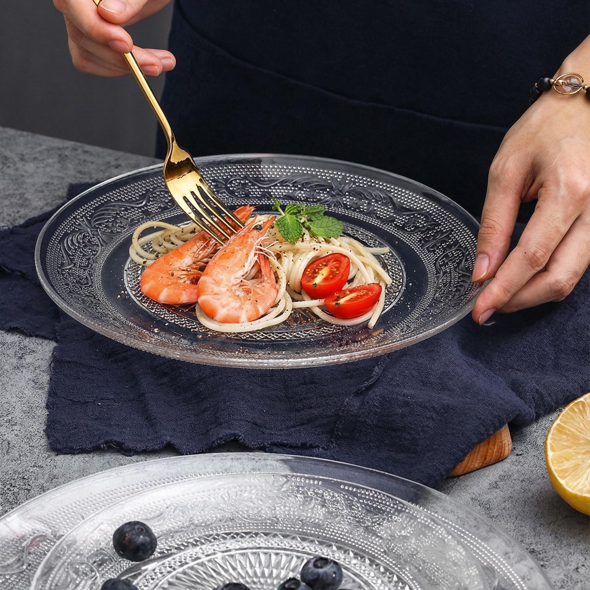 Elsjoy 6 Pack 10 Inch Large Glass Dinner Plate, Clear Round Serving Plate Vintage Embossed Dinnerware for Salad, Pasta, Fruits