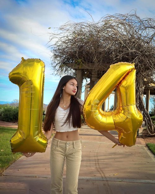 Gold Number 22 Balloon - 40 Inch 22nd Birthday Decoration for Men & Women | Golden Party Supplies