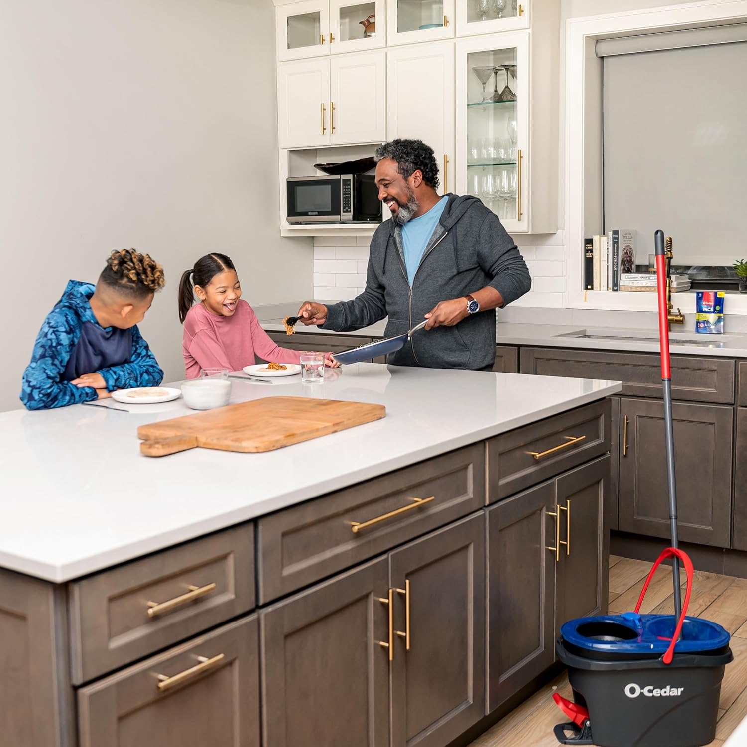 O-Cedar RinseClean Spin Mop & Bucket System - Includes 2 Extra Mop Heads | Cleans with Water & Eliminates 99% of Bacteria