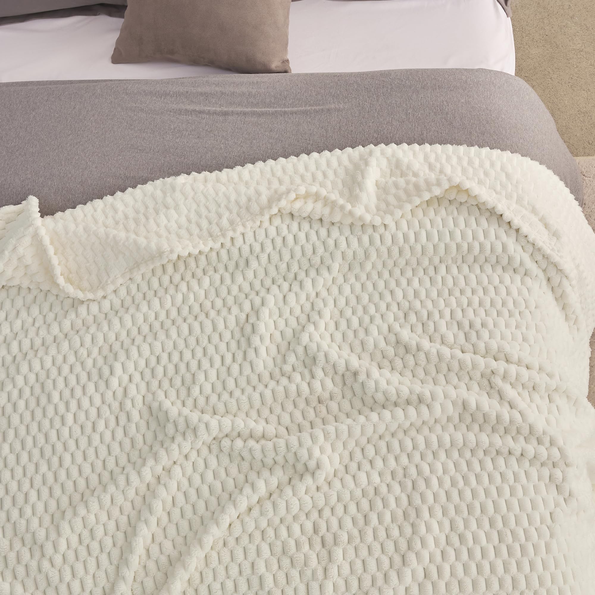 KORBLISS Super Soft Fleece Twin Blanket 50x70 Inches for Couch, Premium Silky with 3D Imitation Turtle Shell Jacquard Decorative Blankets, Lightweight and Cozy for Sofa.Ivory