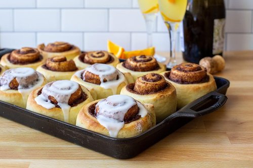 Lodge Cast Iron Bakeware Set - Durable 6-Piece Cookware Collection for Perfect Baking