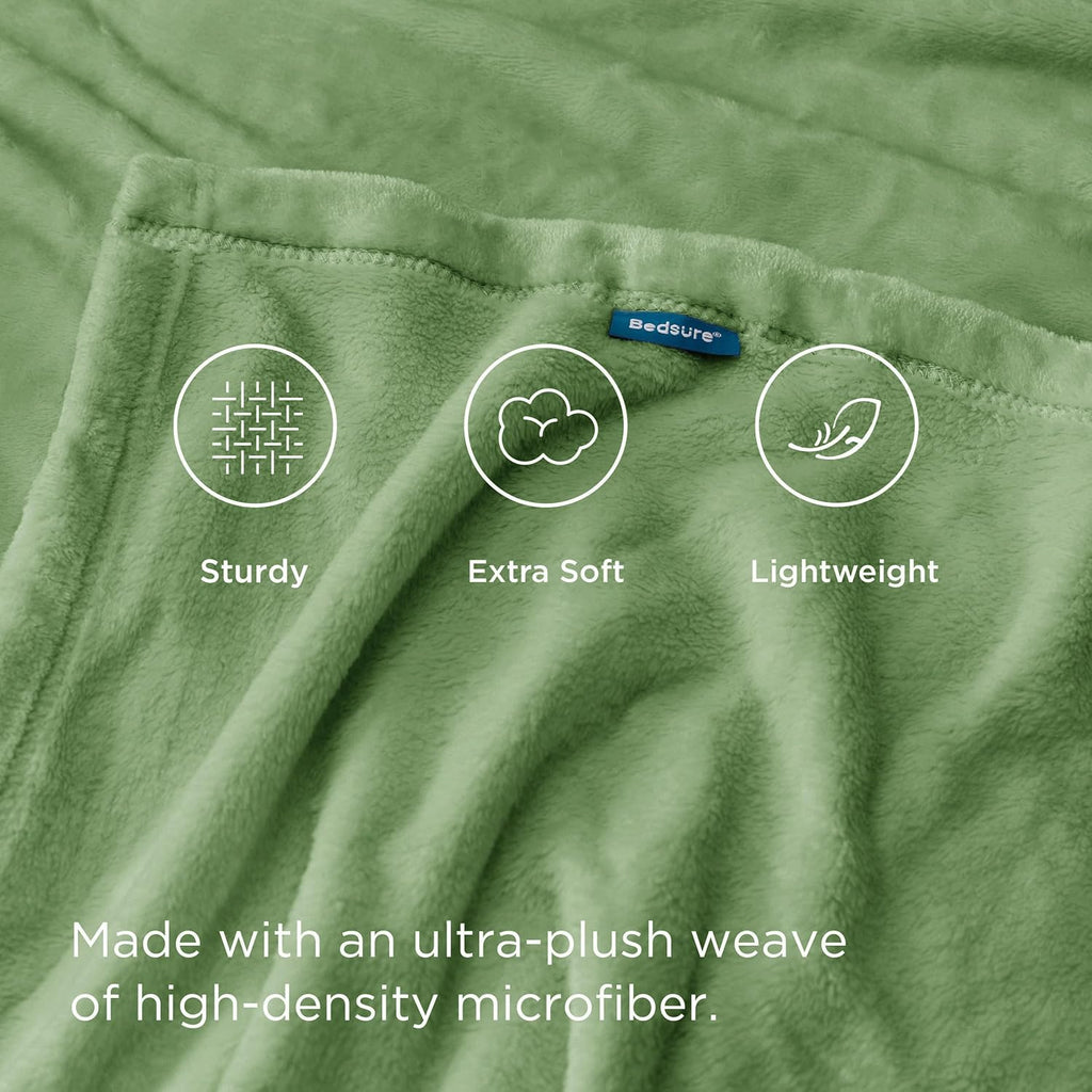 Bedsure GentleSoft Green Throw Blanket - Cozy 300GSM Fleece for Home Decor | Emerald, 50x60 Inches