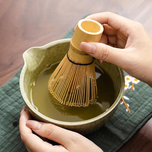 Matcha Bowl - 500 ml Ceramic Mixing Bowl with Spout | Japanese Chawan for Matcha, Salad, Soup & More