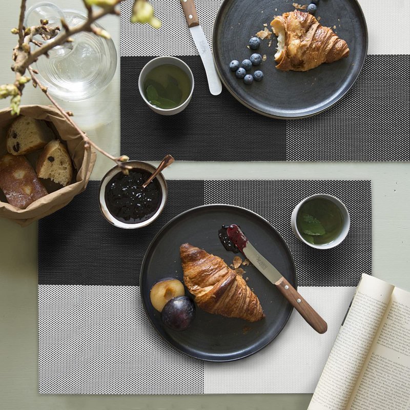 HeloHo Placemats Set of 6 Black and White Placemats Heat-Resistant Washable Vinyl Woven Table Mats Wipeable Placemat for Kitchen Dining Table Decoration Indoor Outdoor