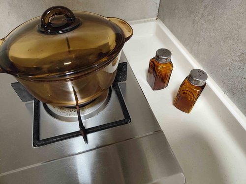 Ritadeshop Retro Glass Salt and Pepper Shakers (Amber)