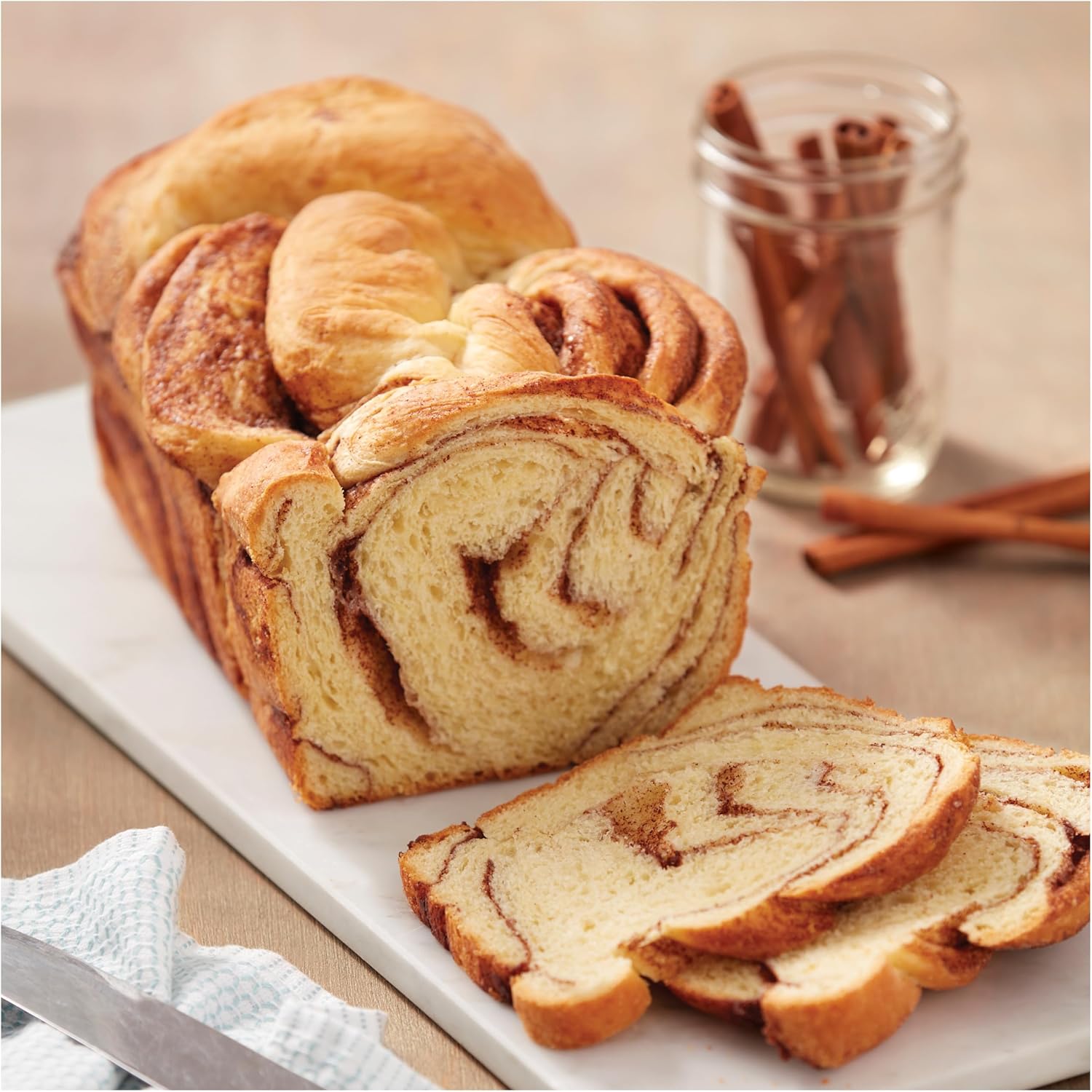 Wilton Gold Non-Stick Bakeware Large Loaf Pan | Perfect for Breads & Pound Cakes - 9.25 x 5.25 x 2.75 Inch