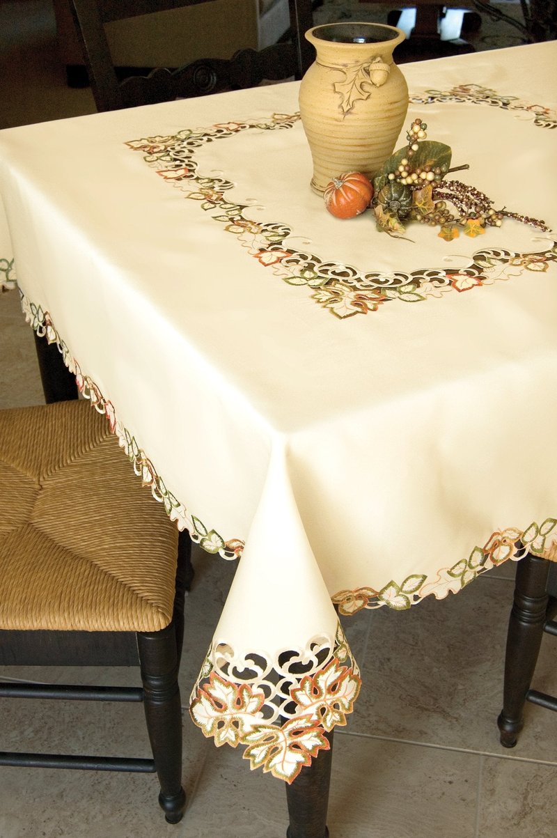 Heritage Lace Maple 60x60 Tablecloth, Cream