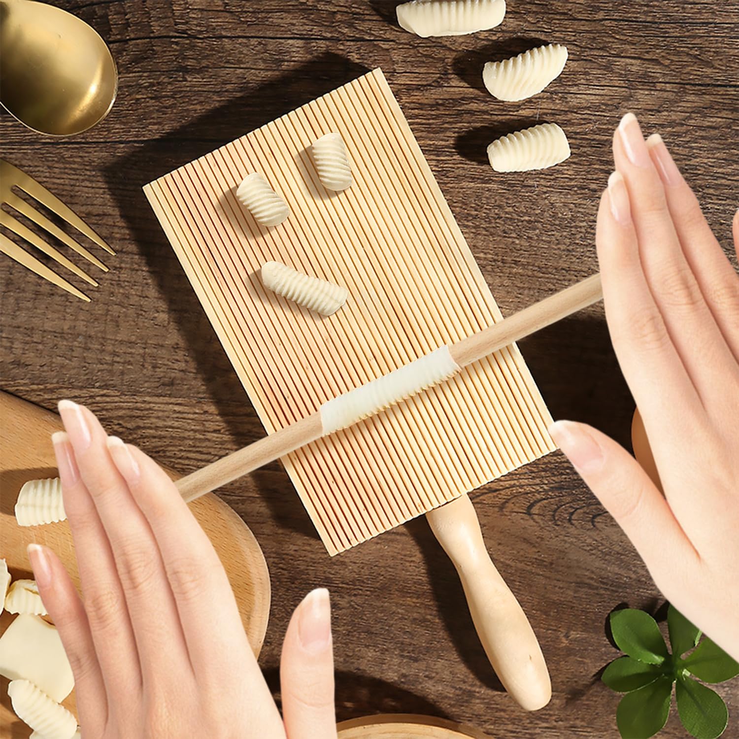 Mlesi 7 Pcs Pasta Making Tools, Wooden pasta kit with Rolling Pin, pasta cutter, Gnocchi Board, Ravioli Stamp, Homemade Noodle Dumpling Pasta Making Accessories
