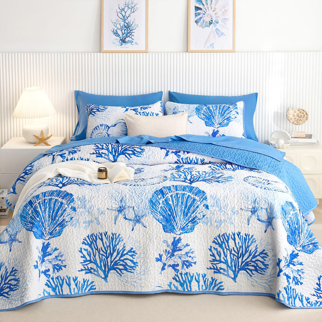 Wake In Cloud - Coastal Quilt Set, Nautical Ocean Beach Themed Tropical Summer Patterned, Reversible Lightweight Bedspread Coverlet, 3 Pieces, Blue White, King Size