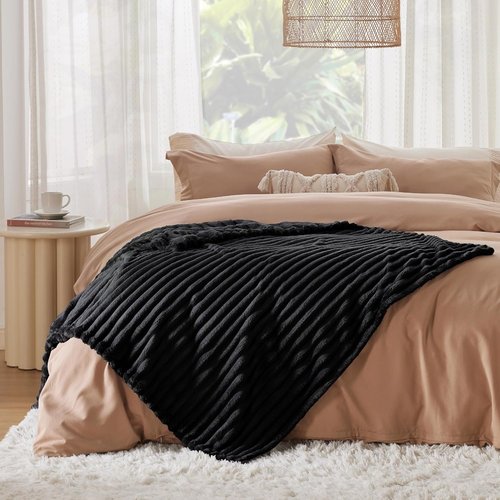 Bedsure GentleSoft Black Fleece Blanket - Cozy 50x70 Inch Throw for Couch & Women’s Comfort
