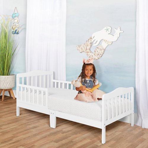 Dream On Me Sydney Toddler Bed in White, Greenguard Gold Certified, JPMA Certified, Low To Floor Design, Non-Toxic Finish, Safety Rails, Made Of Pinewood