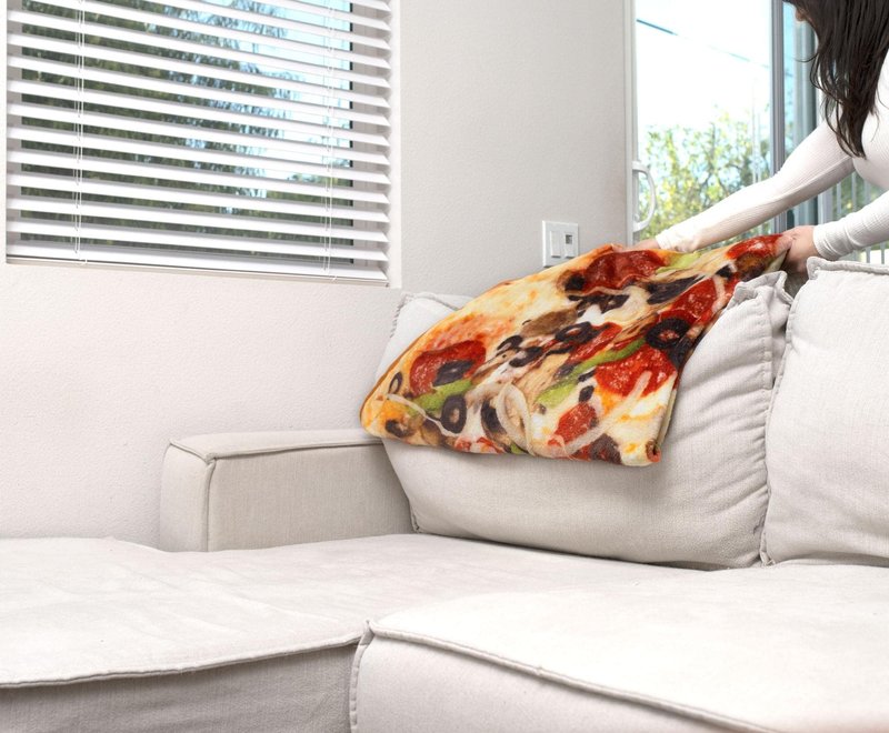 Supreme Pizza Round Fleece Throw Blanket, Realistic Food Wrap Blanket | Plush Soft Polyester Cover for Sofa and Bed, Cozy Home Decor Room Essentials | Funny Novelty Gifts for Teens, Kids | 60 Inches