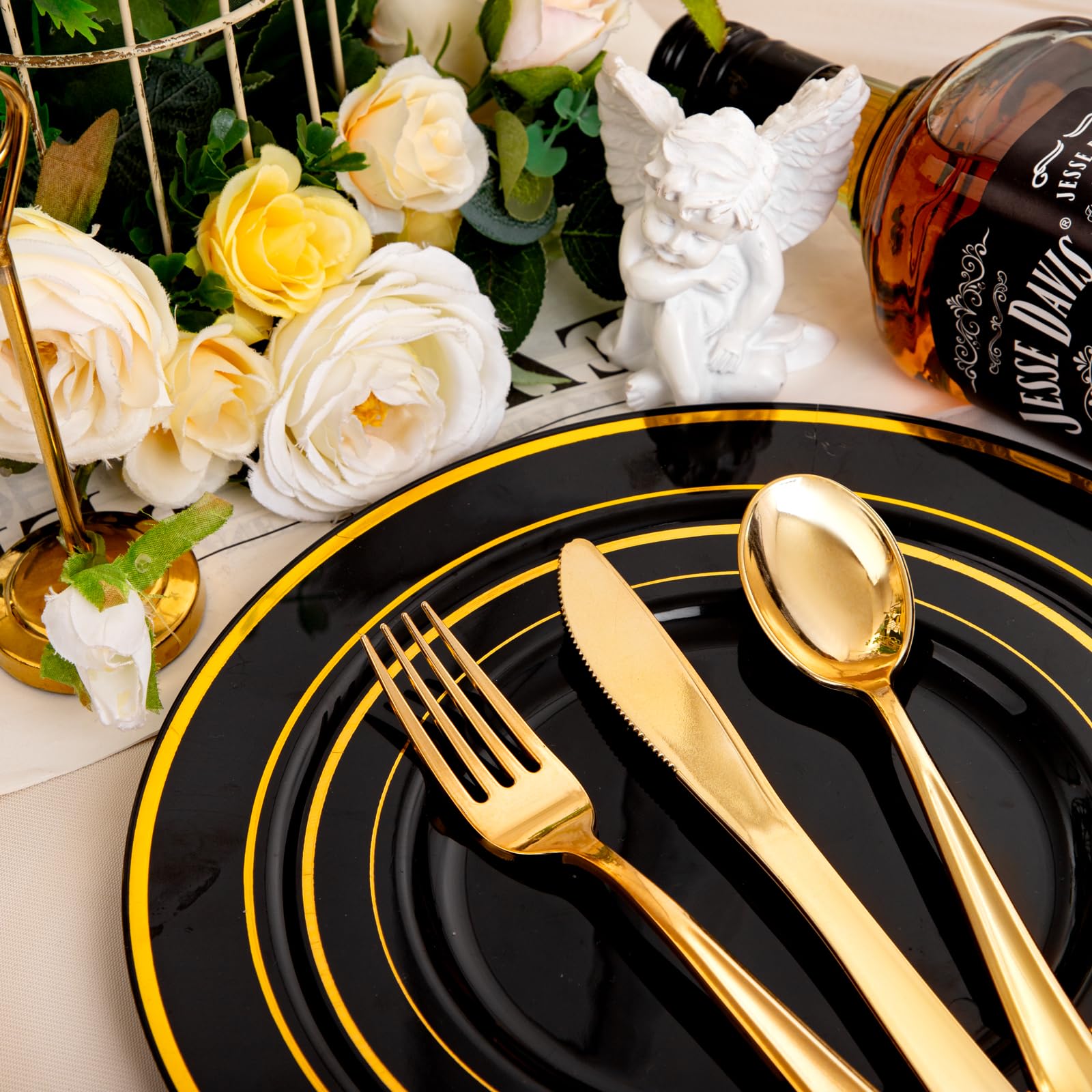 bUCLA 600PCS Black and Gold Disposable Dinnerware Set - Black Plastic Plates Disposable for Party Include 100 Dinner&100 Dessert Plates,100 Knives,100 Forks,100 Spoons,100 Cups for Party & New Year