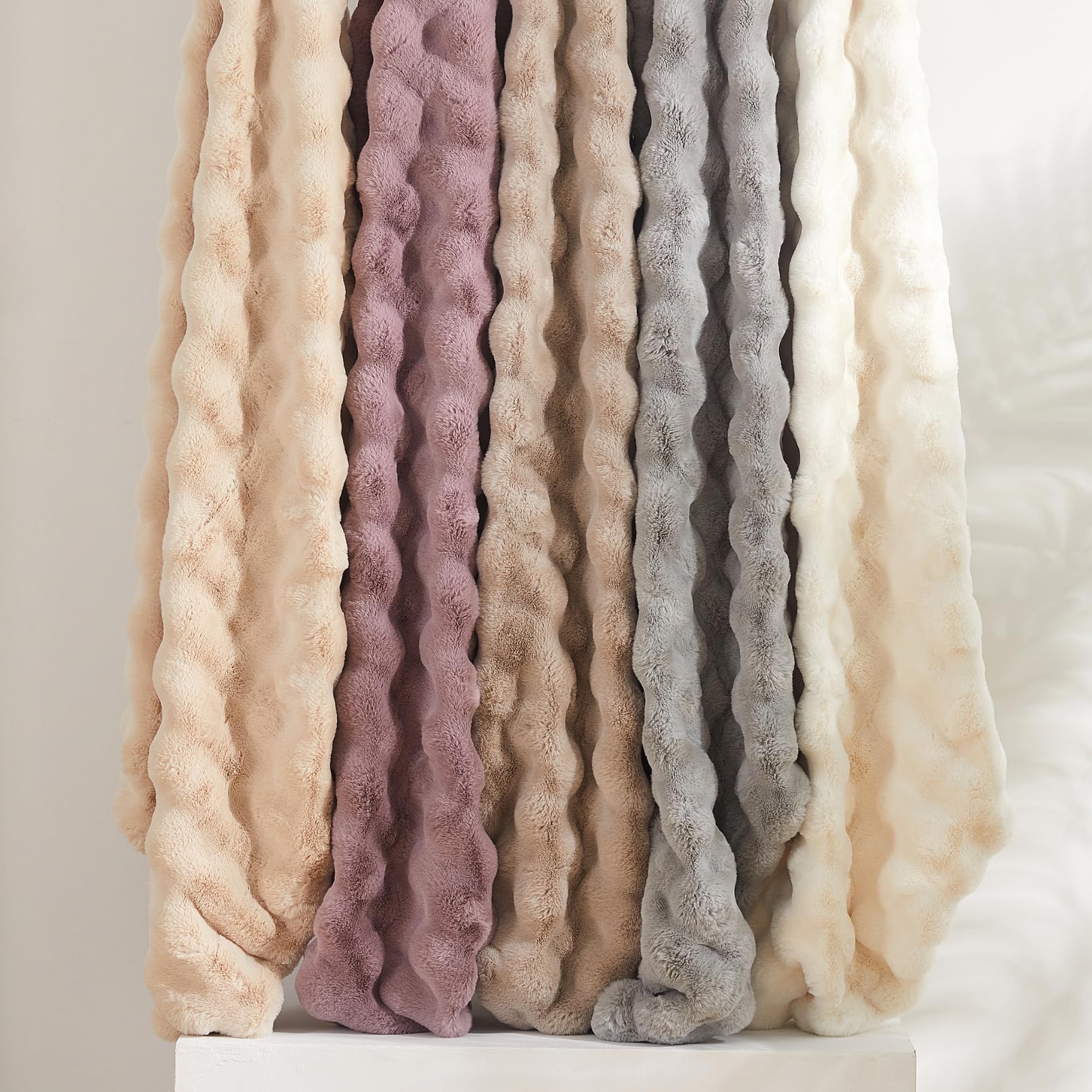 The Malibu Blanket - LuxeComfort Faux Fur Bubble Blanket 60"x70" Shoreline Beige - Luxuriously Soft, Elegant, Reversible Design, Home Décor, Picnics (Shoreline Beige, Oversized Throw 60x70)