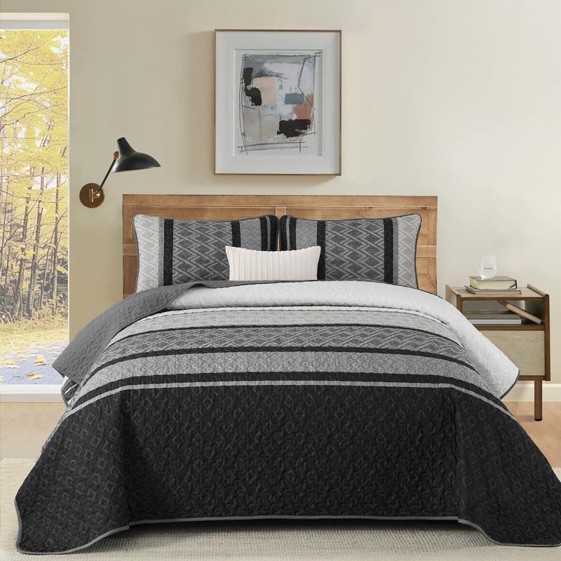 Dinjoy King Size Quilt Set Boho, Soft 3 Pieces Striped Fall Bedspreads Dark Grey Quilts Bedding Sets Boho Lightweight Quilted Coverlets Set Black for Men Bed 110"x90"