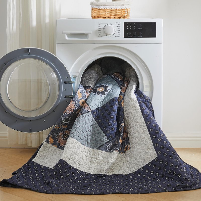 ENJOHOS Alaska King Quilts 132x120, 3 Pcs Blue Plaid Floral Oversized King Quilt, Extra Wide Patchwork Bedspread Coverlet Set for All Seasons, Reversible Bedding Set