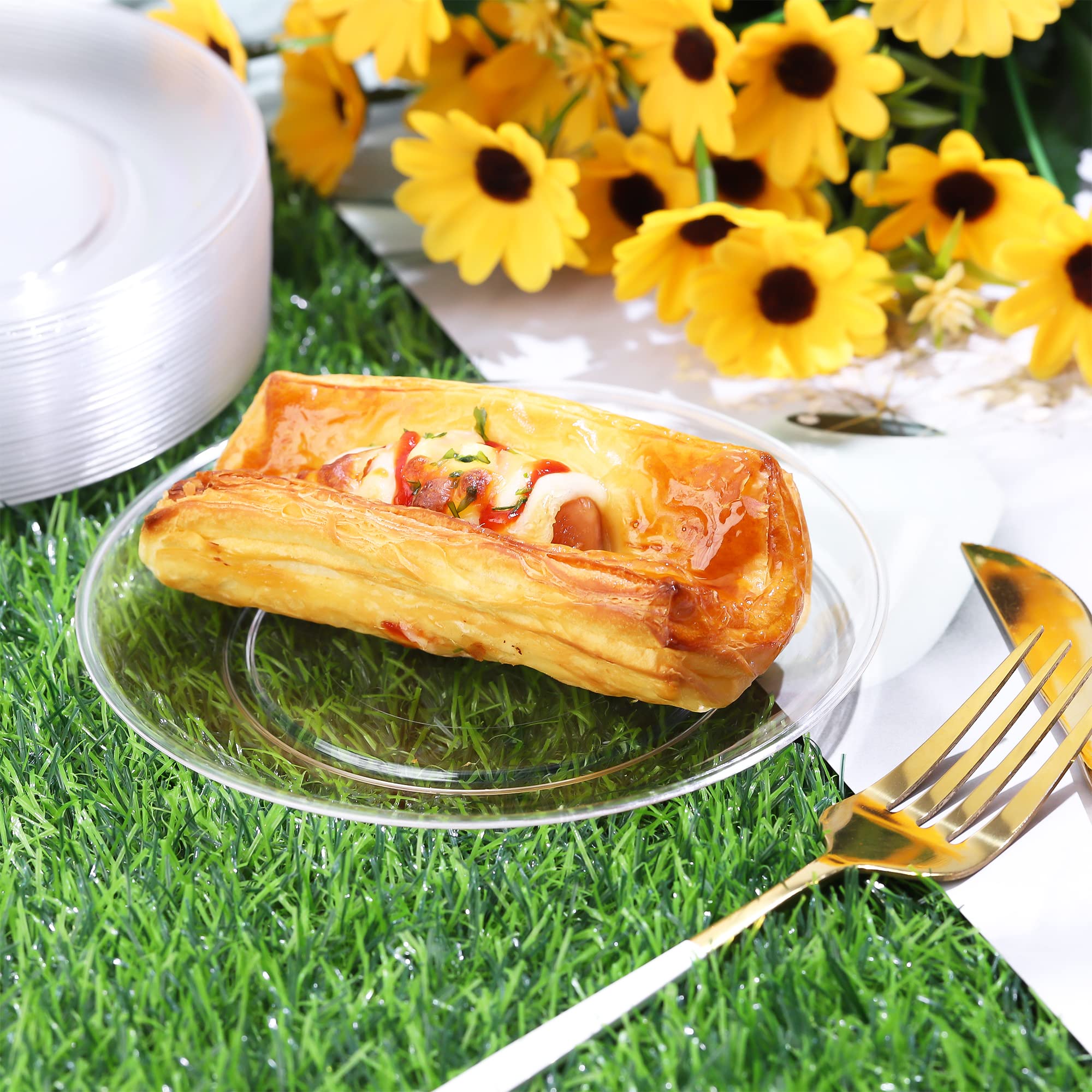 Breroa 300 Pieces Plastic Plate 5.5 Inch Small Round Heavy Duty Disposable Appetizer Plate Clear Cake Plates Dessert Plates for Wedding BBQ Picnic Camping Events Party Supplies ﻿