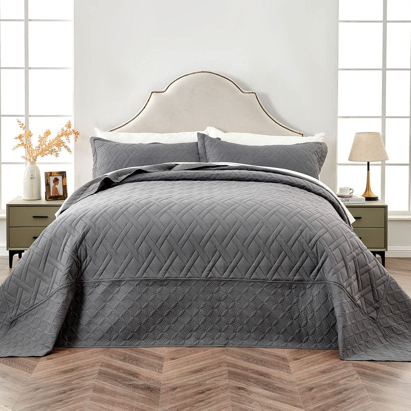 Qucover Oversized Bedspreads 128x120, 3 Piece Soft Microfiber Lightweight Navy Blue California King Quilt Sets, Ultrasonic Geometric Pattern King Size Bedspreads Oversized, with Pillow Shams