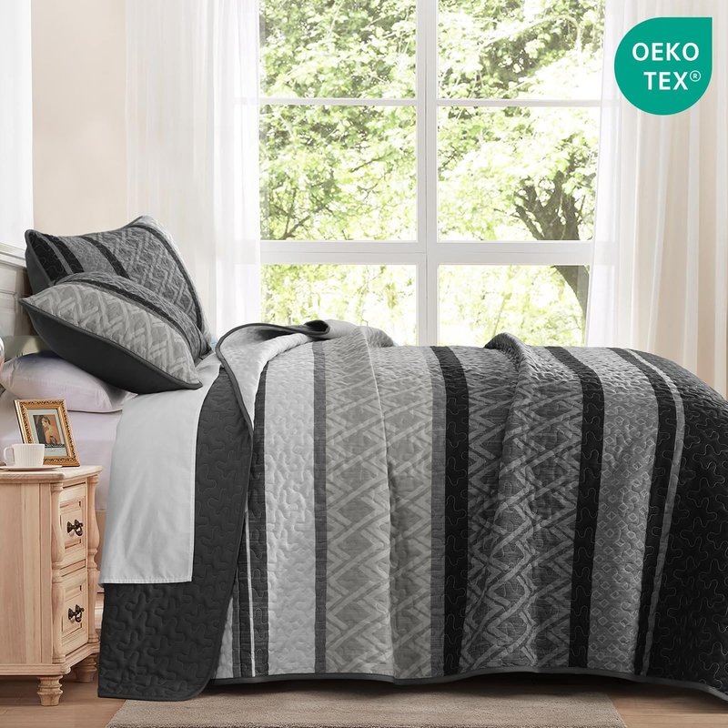 Dinjoy King Size Quilt Set Boho, Soft 3 Pieces Striped Fall Bedspreads Dark Grey Quilts Bedding Sets Boho Lightweight Quilted Coverlets Set Black for Men Bed 110"x90"