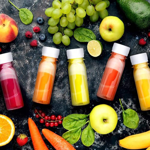 FoldTier 100 Pcs Plastic Juice Shot Bottles with Caps Small Clear Ginger Shots Bottles for Liquids Juice Jars Leakproof Containers with White Lids Marker Pen Labels for Essential Oil Milk Water (2 oz)