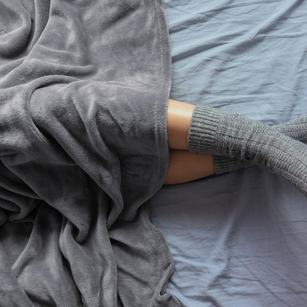 MINPWNP Grounding Blanket, Grounding Throw Blanket for Bed, Earth Connected Flannel Grounding Bed Sheets with Pure Silver Fiber for Improved Sleep, Reduced Stress (47"x59", Grey)