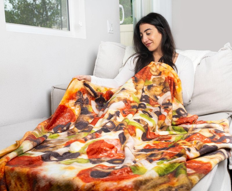 Supreme Pizza Round Fleece Throw Blanket, Realistic Food Wrap Blanket | Plush Soft Polyester Cover for Sofa and Bed, Cozy Home Decor Room Essentials | Funny Novelty Gifts for Teens, Kids | 60 Inches
