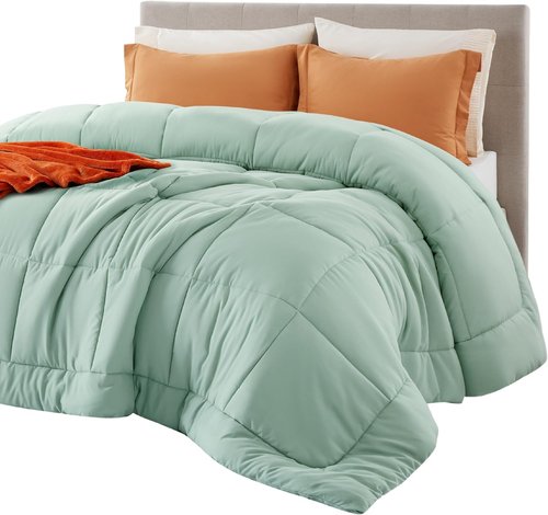 Bedsure Comforter Duvet Insert - All-Season Quilted Queen Size Bedding, GentleSoft Down Alternative, Sage Green 88 x 88 Inches