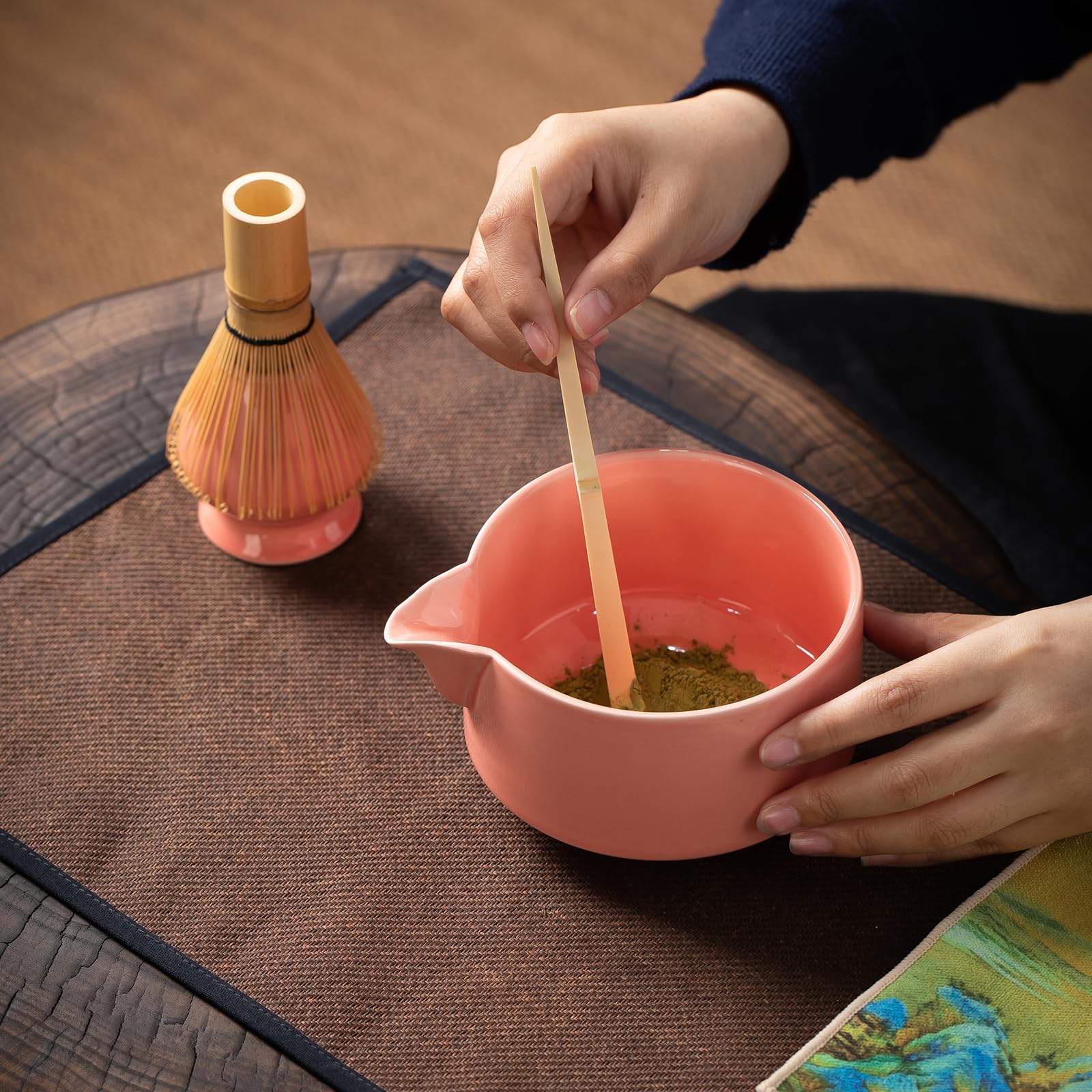 BEIMENWAI Matcha Whisk Set - Matcha Kit, 20 OZ Matcha Bowl with Spout, Bamboo Whisk & Holder, Tea Cloth - 5PCS Pink Matcha Set