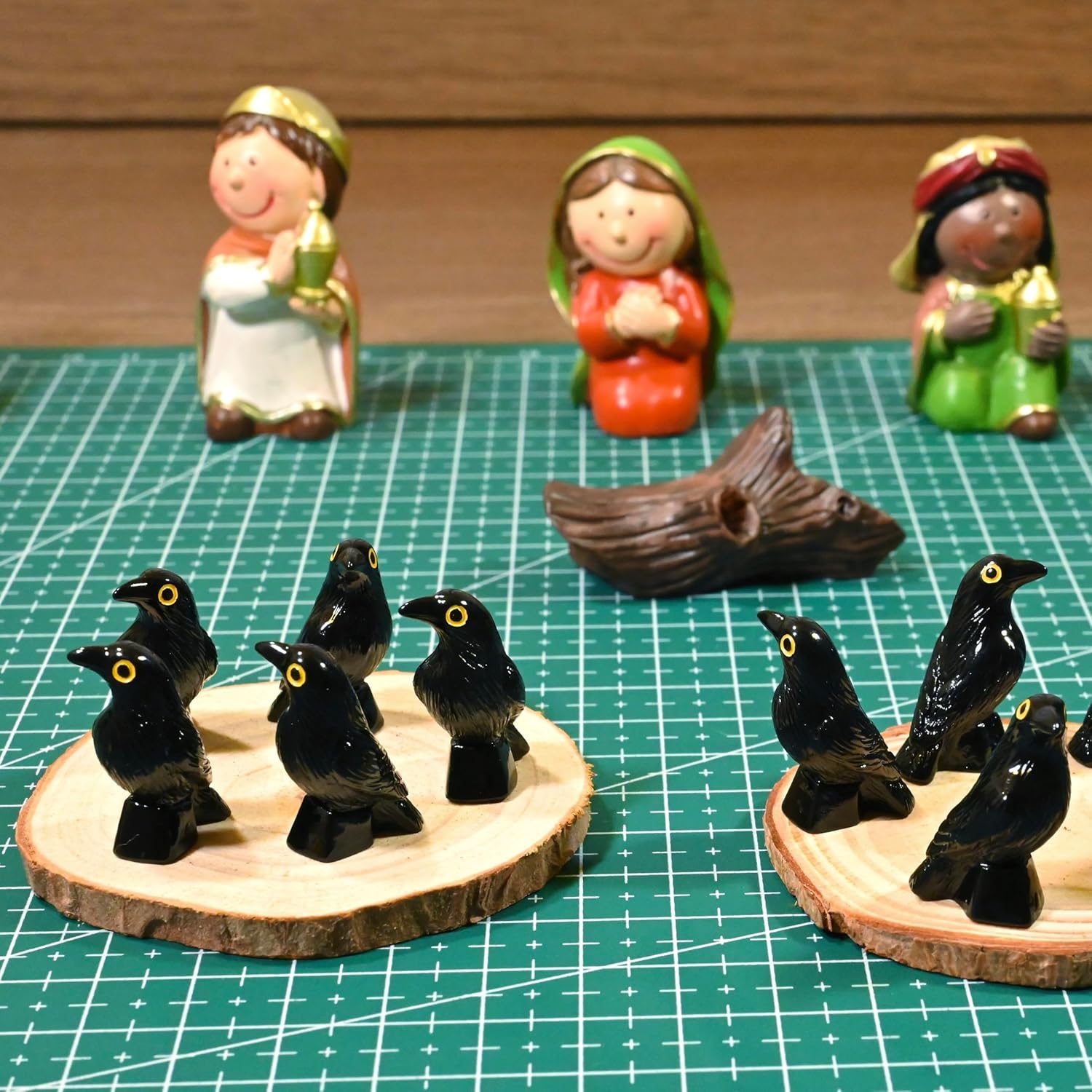 Skiennix Halloween Miniature Crow Figurines - 100 Pcs Tiny Resin Animal Ornaments for Craft & Decor