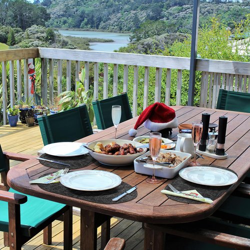 BARTHKIT Placemats Set of 12 Washable, Heat Resistant Table Placemats Wipeable Faux Leather Oval Place Mats Non Slip, Waterproof Oval Table Mats for Indoor Outdoor, Charcoal