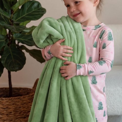 Bedsure GentleSoft Fleece Blanket - Cozy Lightweight Plush Twin Size Green 60x80 Inches for Bed & Travel