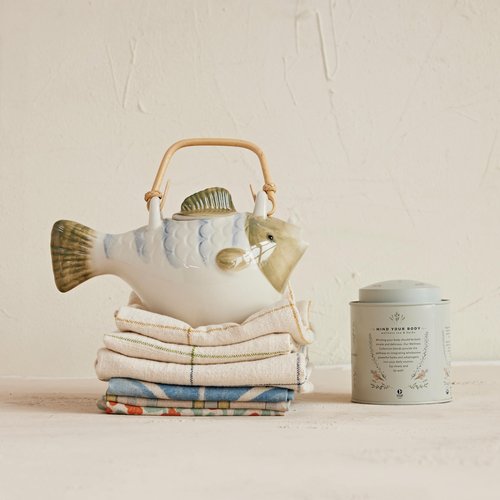 Creative Co-Op 24-oz Stoneware Fish Shaped Teapot with Strainer, Multicolor