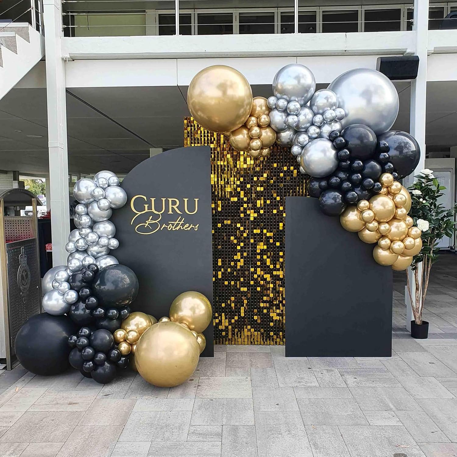 Voircoloria 148pcs Black and Gold Balloon Garland Arch Kit - Perfect for Graduation, Birthday, and New Year Celebrations