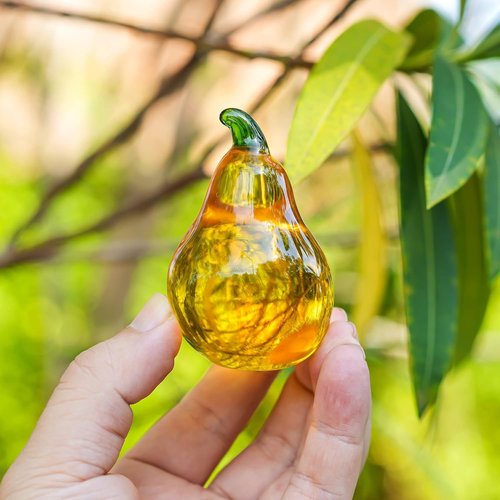 Crystal Pear Figurines by [Brand Name] - Elegant Glass Fruit Decor for Office Tabletop Centerpiece